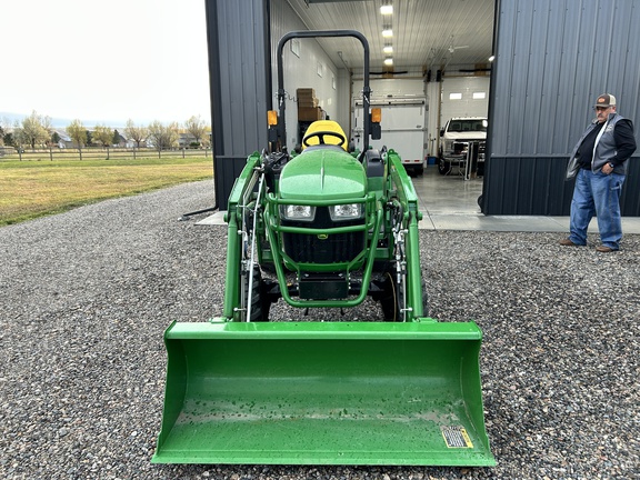 2022 John Deere 2032R Tractor Compact
