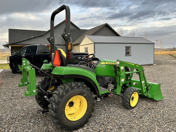 2022 John Deere 2032R Tractor Compact