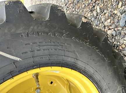 2022 John Deere 2032R Tractor Compact