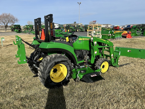 2022 John Deere 2032R Tractor Compact