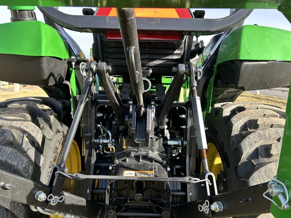 2022 John Deere 2032R Tractor Compact