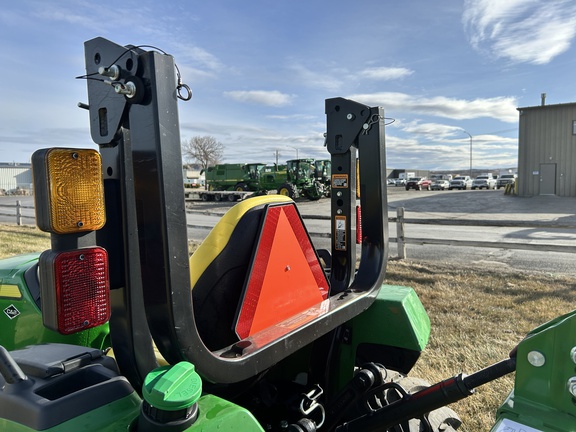 2022 John Deere 2032R Tractor Compact