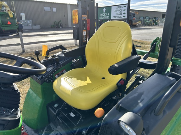 2022 John Deere 2032R Tractor Compact