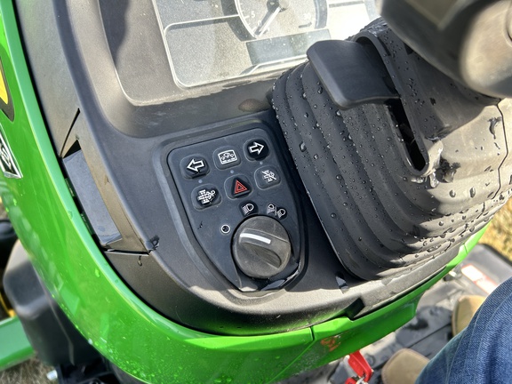 2022 John Deere 2032R Tractor Compact