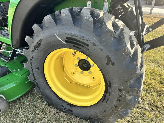 2022 John Deere 2032R Tractor Compact