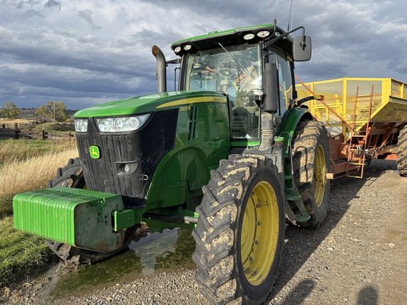 2011 John Deere 7200R Tractor