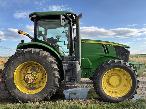 2011 John Deere 7200R Tractor