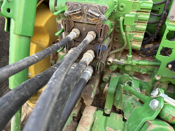 2011 John Deere 7200R Tractor