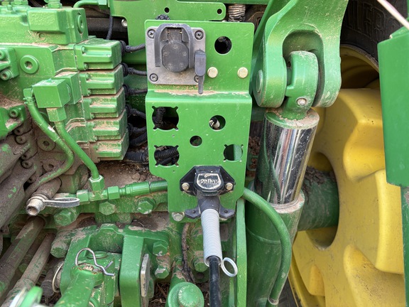 2011 John Deere 7200R Tractor