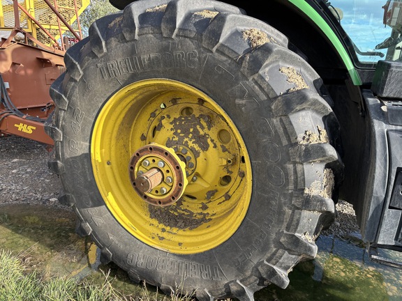 2011 John Deere 7200R Tractor