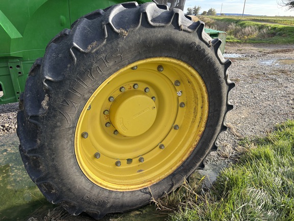 2011 John Deere 7200R Tractor