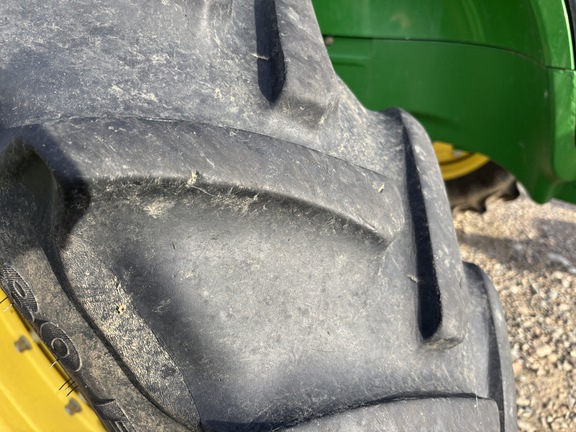 2011 John Deere 7200R Tractor