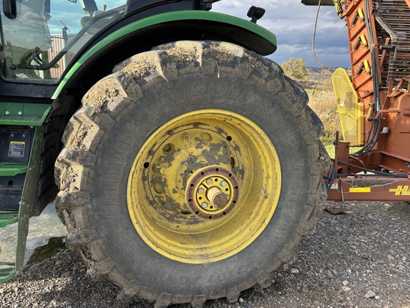 2011 John Deere 7200R Tractor