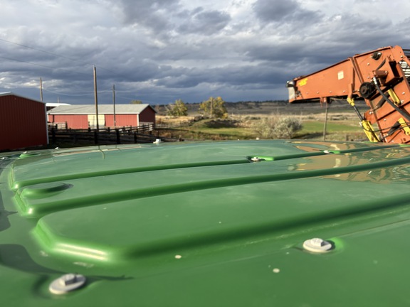 2011 John Deere 7200R Tractor