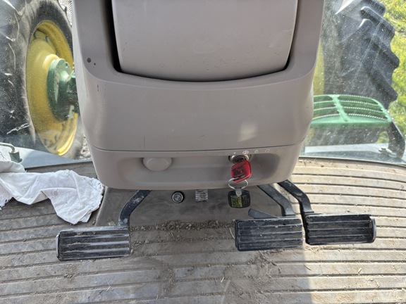 2011 John Deere 7200R Tractor