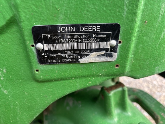 2011 John Deere 7200R Tractor