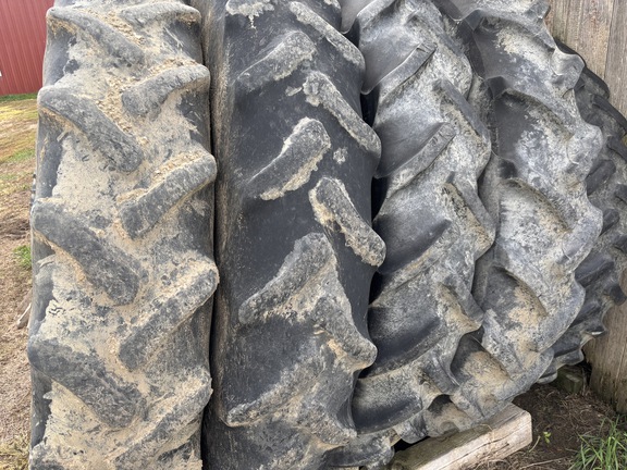 2011 John Deere 7200R Tractor