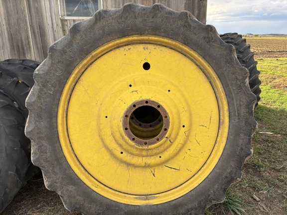 2011 John Deere 7200R Tractor