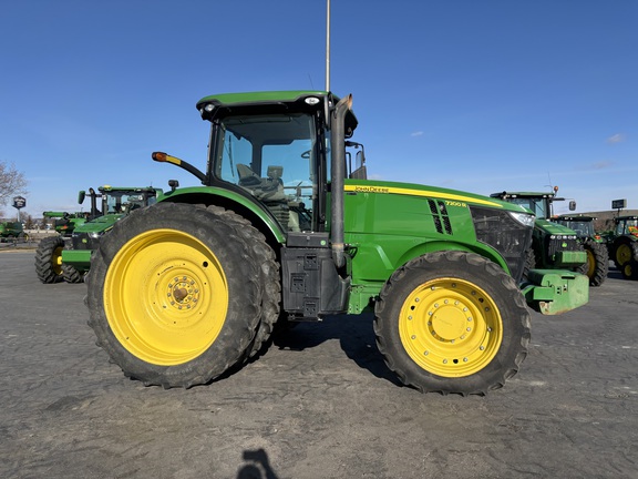 2011 John Deere 7200R Tractor