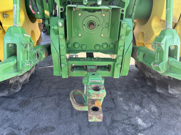 2011 John Deere 7200R Tractor