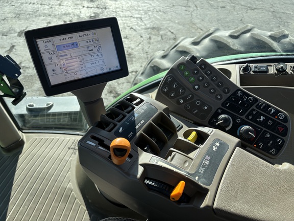 2011 John Deere 7200R Tractor