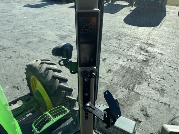 2011 John Deere 7200R Tractor