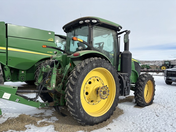 2015 John Deere 7210R Tractor