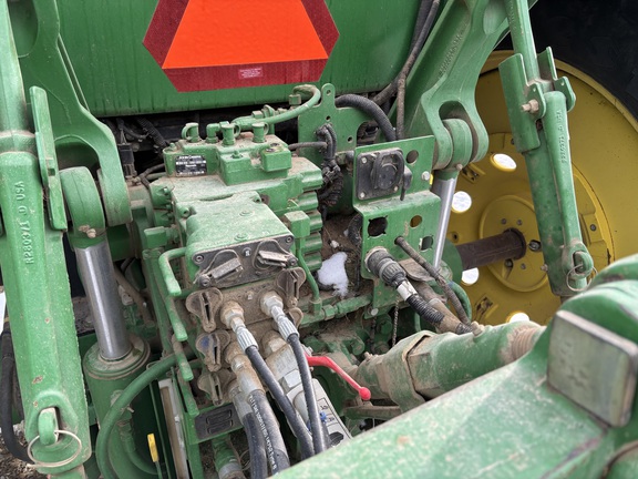 2015 John Deere 7210R Tractor