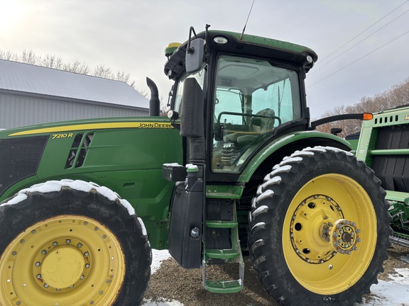 2015 John Deere 7210R Tractor