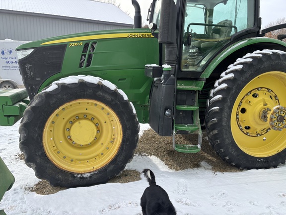 2015 John Deere 7210R Tractor
