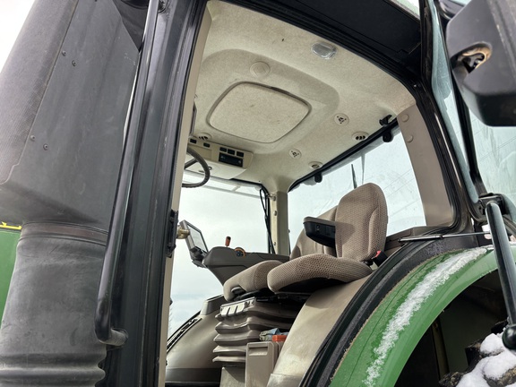 2015 John Deere 7210R Tractor
