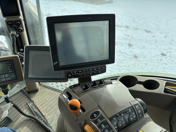 2015 John Deere 7210R Tractor