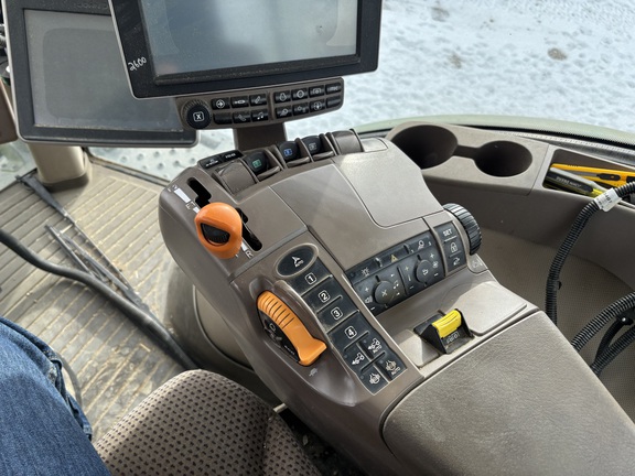 2015 John Deere 7210R Tractor