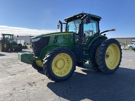 2011 John Deere 7200R Tractor