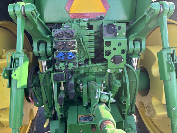 2011 John Deere 7200R Tractor