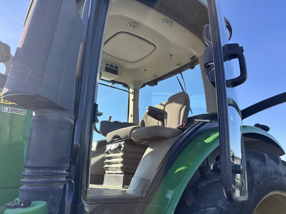 2011 John Deere 7200R Tractor