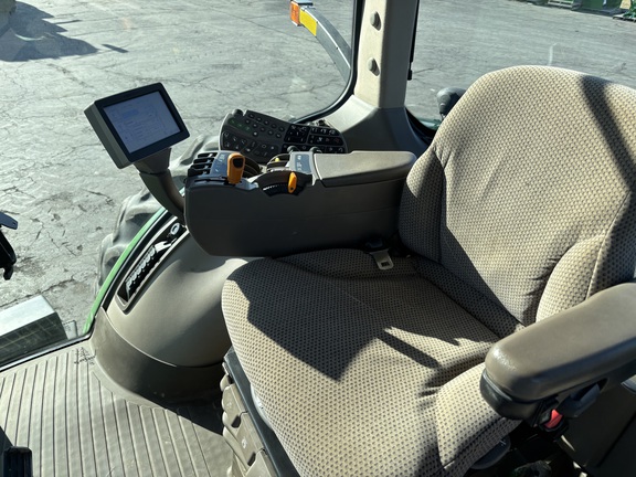 2011 John Deere 7200R Tractor