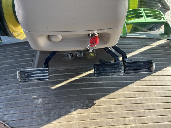 2011 John Deere 7200R Tractor