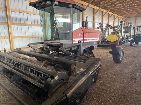 1999 MacDon 2930 Windrower