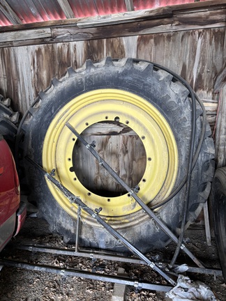2012 John Deere 7215R Tractor