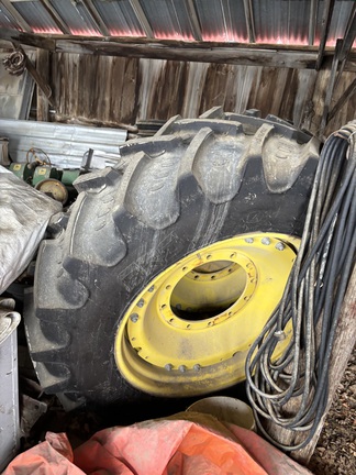 2012 John Deere 7215R Tractor