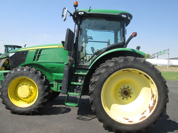 2012 John Deere 7215R Tractor