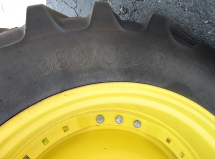 2012 John Deere 7215R Tractor