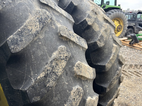 2013 John Deere 7260R Tractor
