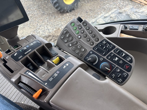 2013 John Deere 7260R Tractor
