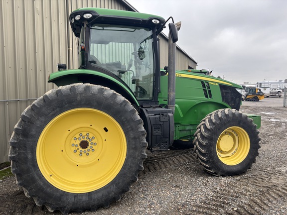 2013 John Deere 7260R Tractor
