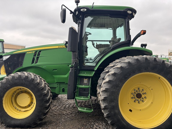 2013 John Deere 7260R Tractor
