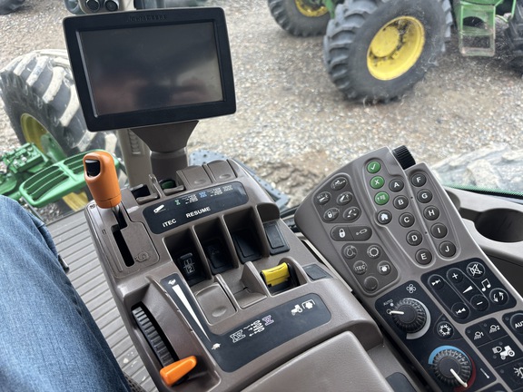 2013 John Deere 7260R Tractor