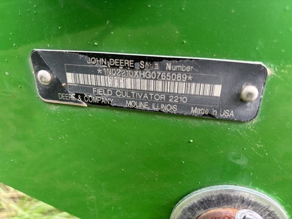 2016 John Deere 2210 Field Cultivator