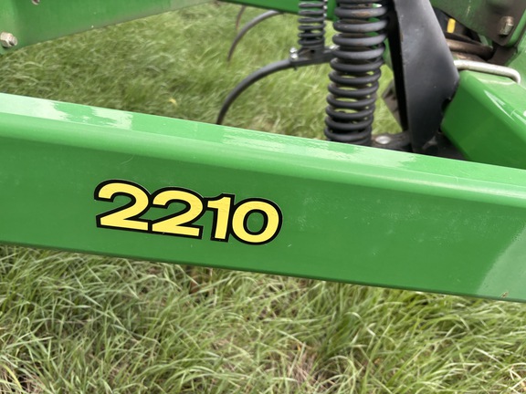 2016 John Deere 2210 Field Cultivator